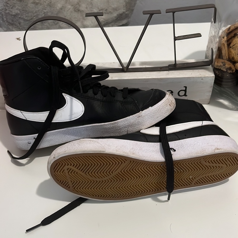 Nike - Picture 3 of 3